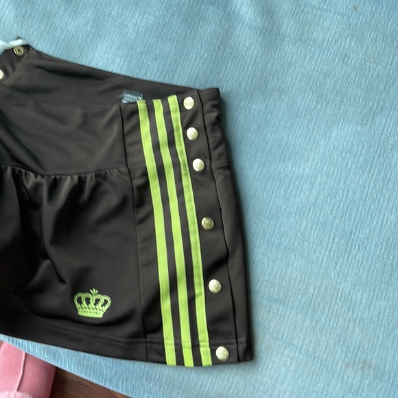 Cute adidas skirt - Picture 3 of 3